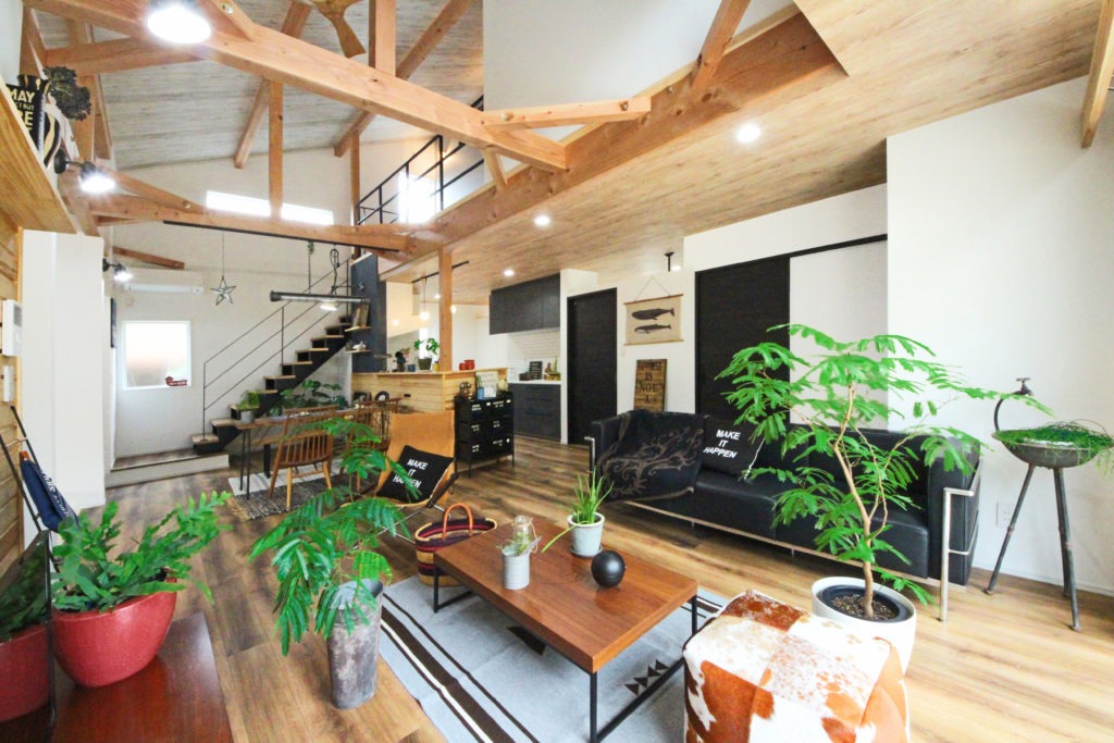 蒲郡市の注文住宅。C値0.15の性能により、平屋の吹き抜け大空間でも温度ムラがない地中熱住宅。