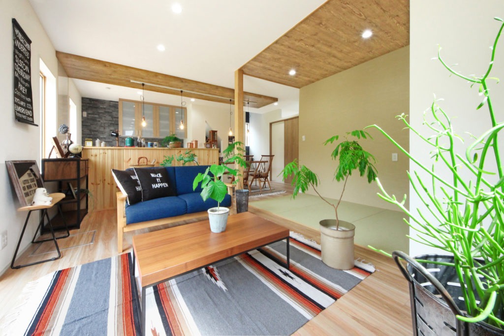 岡崎市のデザイン住宅。和室と繋がるLDK。C値0.13により大空間でも温度差のない快適さ。