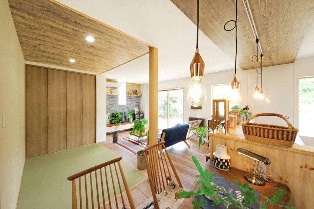 岡崎市のデザイン住宅。和室と繋がるLDK。C値0.13により大空間でも温度差のない快適さ。