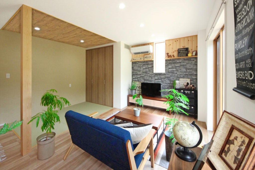 岡崎市のデザイン住宅。和室と繋がるLDK。C値0.13により大空間でも温度差のない快適さ。