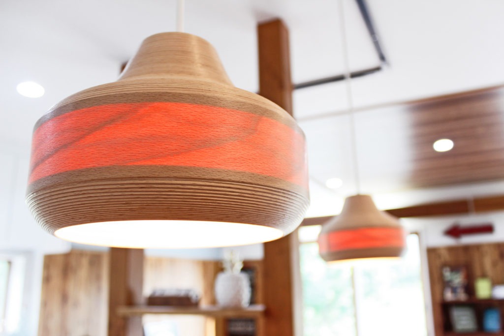 愛知県新城市のデザイン住宅。イリートデザイン選定のデザイナーズ照明。C値0.18の快適な室内空間を優雅に演出するライティング。