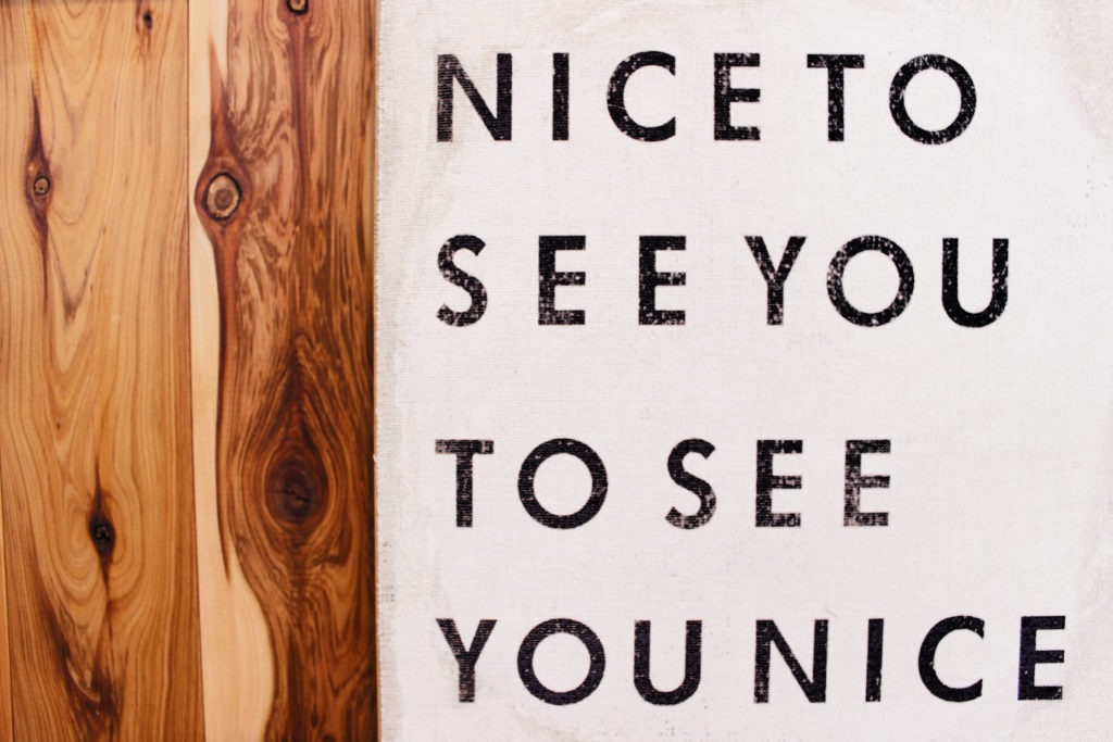 豊川市のデザイン住宅。ティファニーブルーに映える北欧雑貨。C値0.19による遮音性と地中熱の快適な空気。